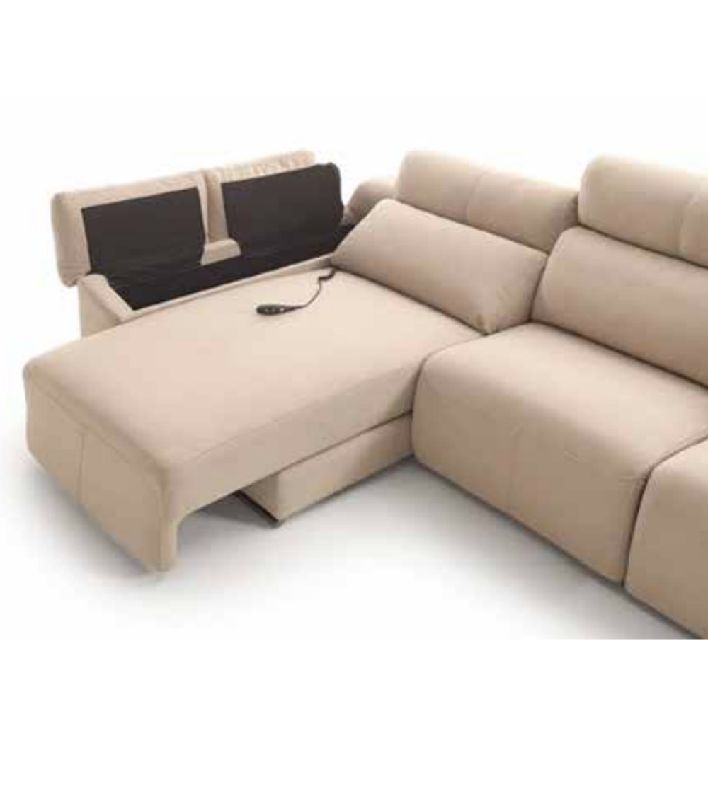 Sofá Magú con chaise longue motorizada, máxima comodidad y diseño moderno